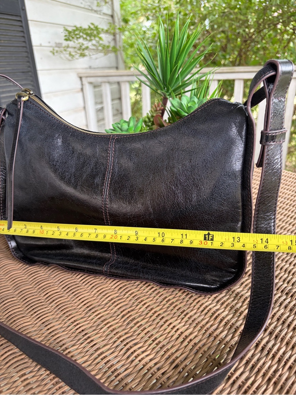 Hobo Classic Black Leather Shoulder Bag - Picture 9 of 10